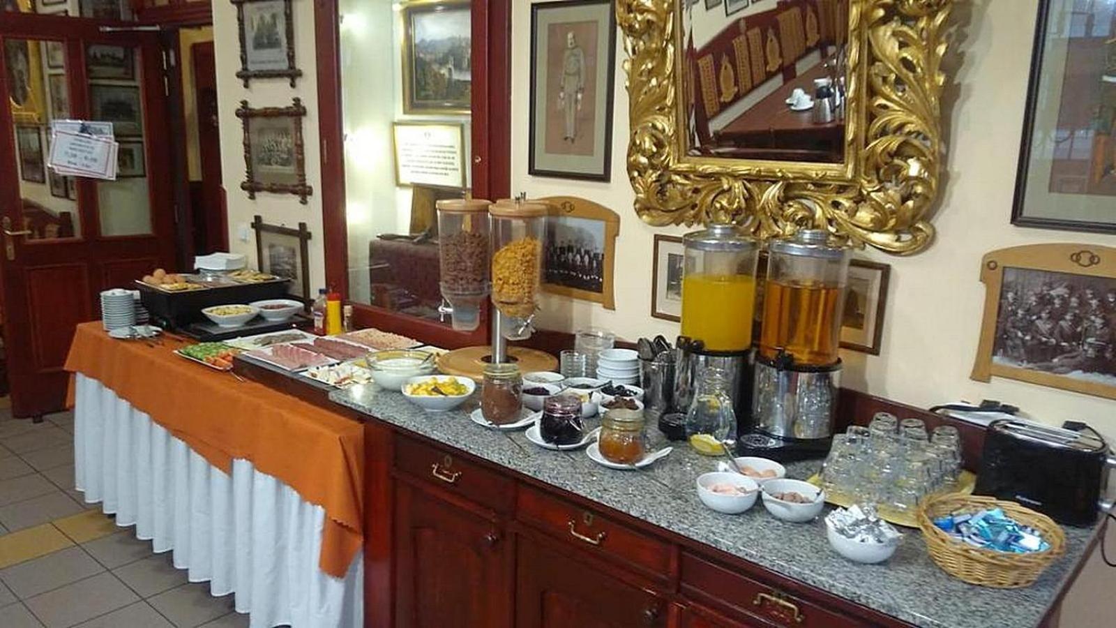 Hotel Cisar Ferdinand Loket Esterno foto